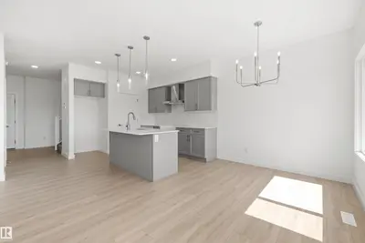 Photo 3 of 18923 28 AV NW