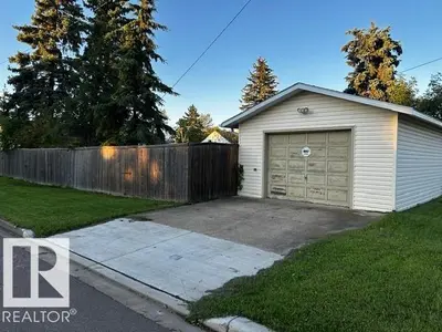 Photo 2 of 4823 51 AV