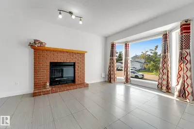 Photo 2 of 4511 25 AV NW NW