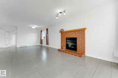 Photo 3 of 4511 25 AV NW NW