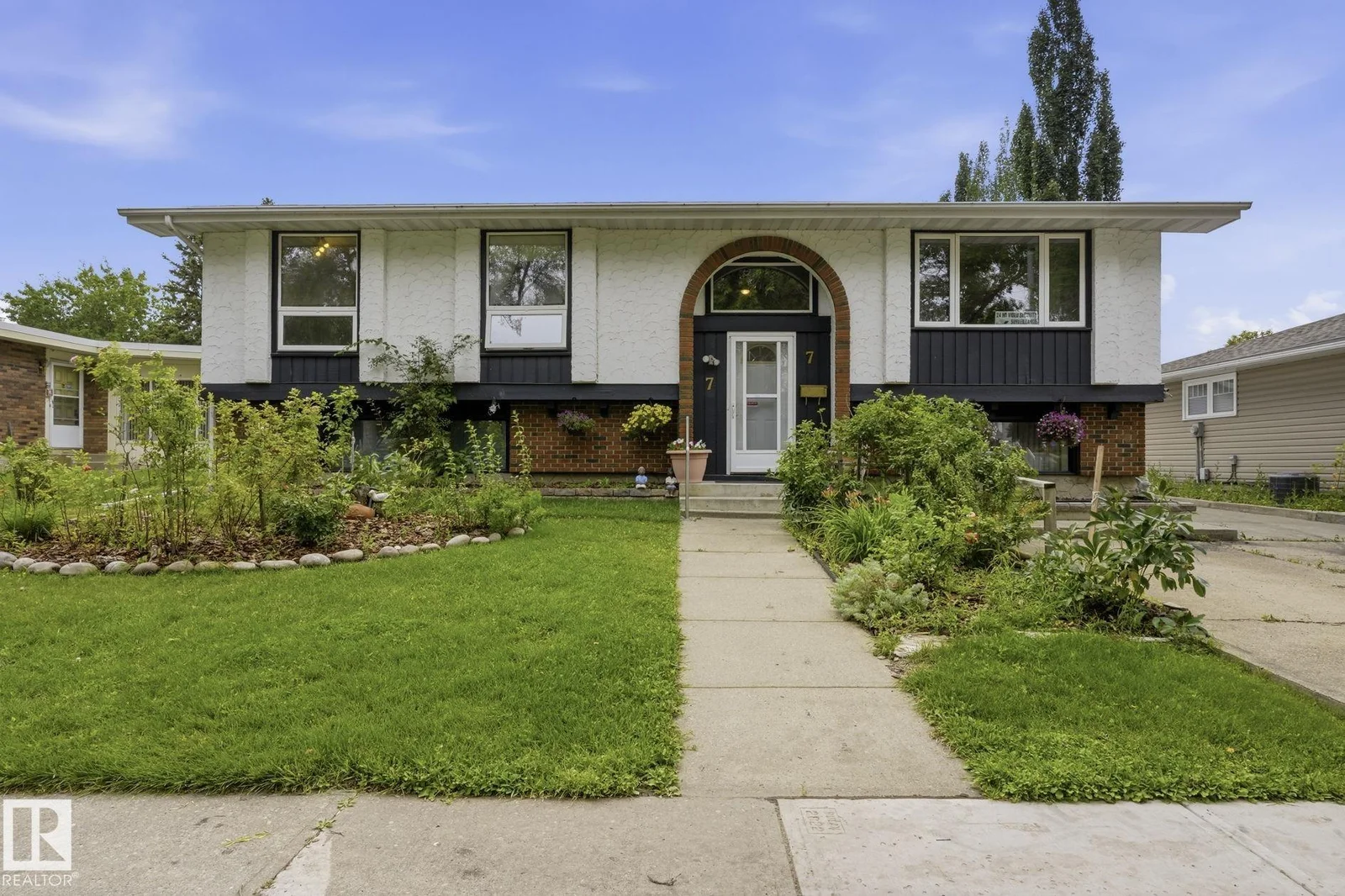 7 GRAHAM AV, St. Albert