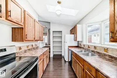 Photo 3 of 8516 190 ST NW