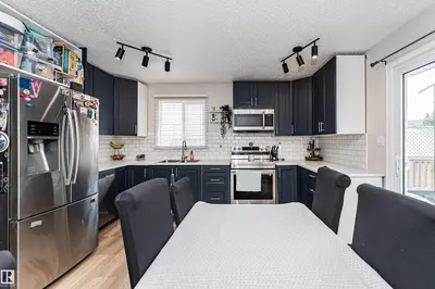 Photo 3 of 4521 29 AV NW