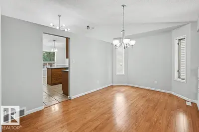 Photo 2 of 10 Oakridge DR N