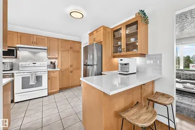 Photo 4 of 16406 87a AV NW