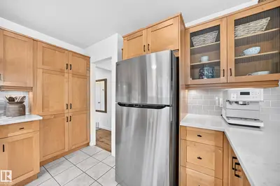 Photo 3 of 16406 87a AV NW