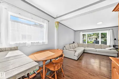 Photo 2 of 12253 94 ST NW