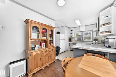 Photo 4 of 12253 94 ST NW