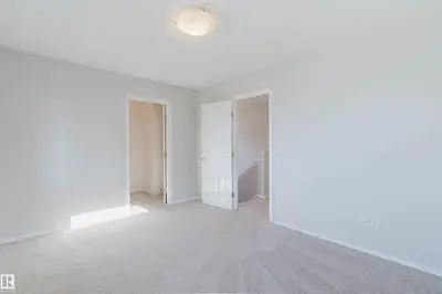Photo 4 of 21332 89 AV NW