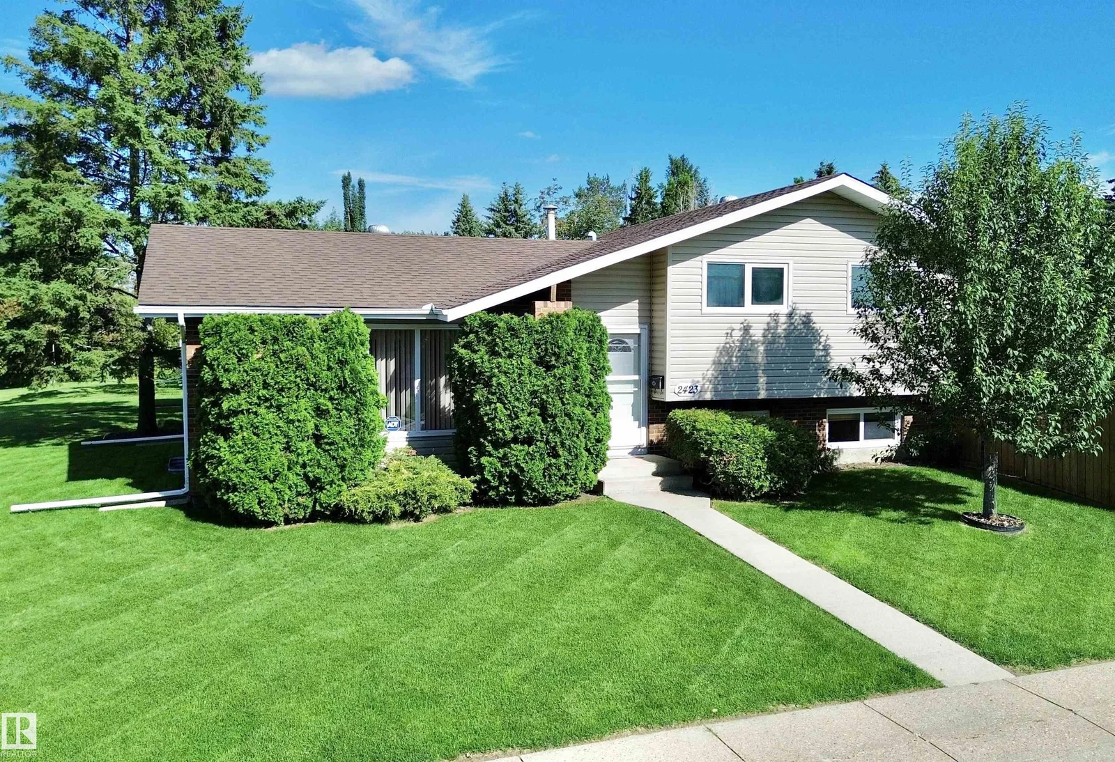 2423 83 ST NW, Edmonton