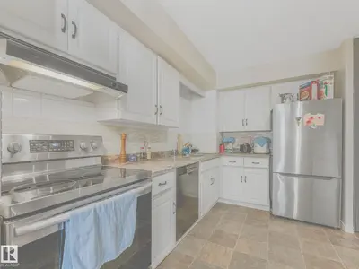 Photo 3 of 13405 40 St NW