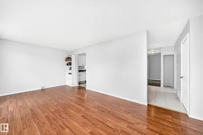 Photo 3 of 13923 70 ST NW