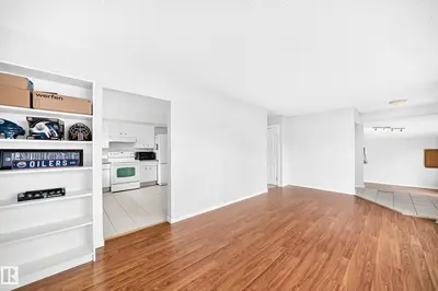 Photo 4 of 13923 70 ST NW