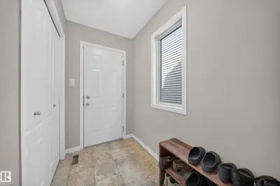 Photo 3 of 1927 51 Street SW
