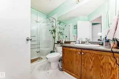 Photo 2 of 15112 139 ST NW