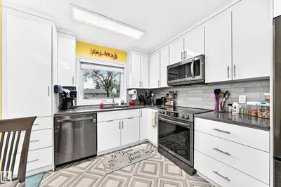Photo 4 of 10524 128 AV NW