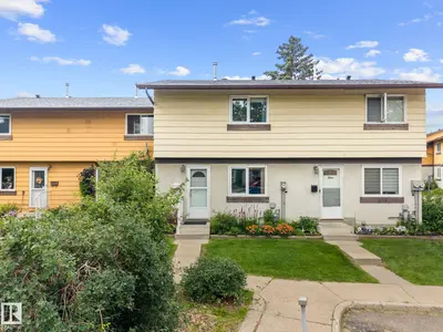 Photo 1 of 152 WOODSTOCK NW