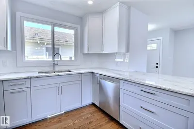 Photo 4 of 14732 32 ST NW