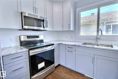 Photo 2 of 14732 32 ST NW