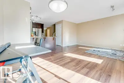 Photo 2 of 2912 15 ST NW