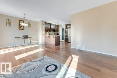 Photo 3 of 2912 15 ST NW