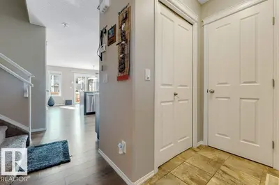 Photo 4 of 2912 15 ST NW