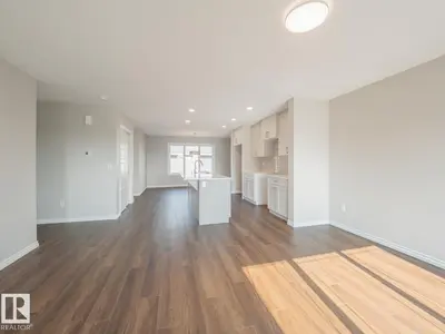 Photo 3 of 17662 69A ST NW