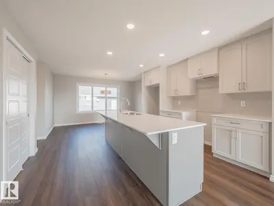 Photo 4 of 17662 69A ST NW