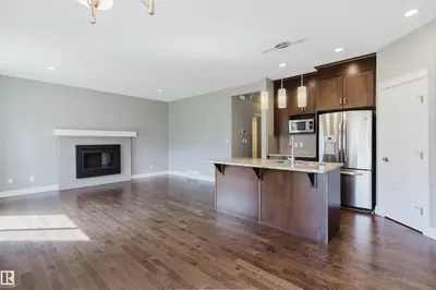 Photo 3 of 15839 10 AV SW