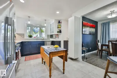 Photo 4 of 8932 187 ST NW
