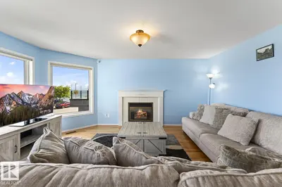 Photo 2 of 1805 1 AV