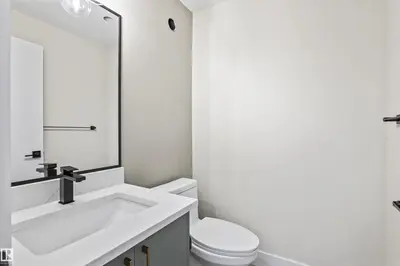 Photo 3 of 5606 105 AV NW