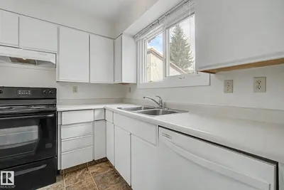 Photo 2 of 2932 36 ST NW