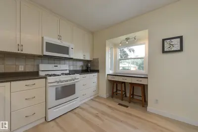 Photo 4 of 10644 65 AV NW