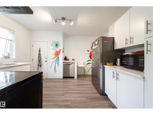 10671 63 AV NW