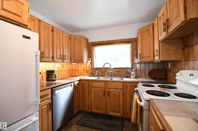 Photo 4 of 10837 139 ST NW