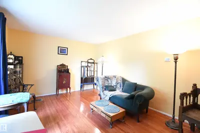Photo 3 of 10837 139 ST NW