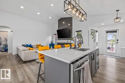 Photo 4 of 8731 160A AV NW