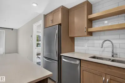 Photo 3 of #131 5504 SCHONSEE DR NW