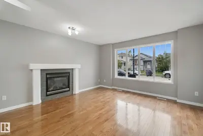 Photo 3 of 3104 32 AV NW