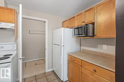 Photo 3 of #1 1179 SUMMERSIDE DR SW
