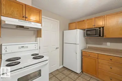 Photo 2 of #1 1179 SUMMERSIDE DR SW