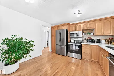 Photo 4 of 11945 138 AV NW