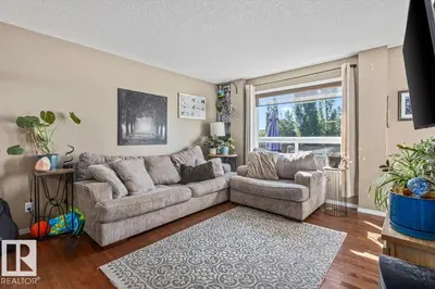 Photo 2 of 12507 171 AV NW