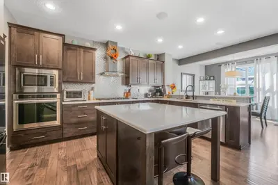 Photo 2 of 22123 95 AV NW