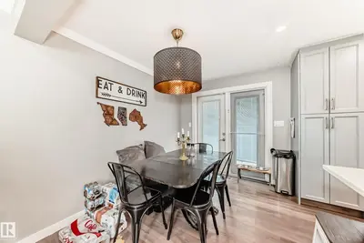 Photo 2 of 12423 75 ST NW