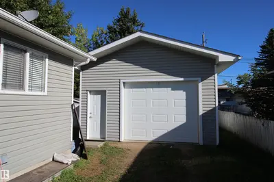 Photo 3 of 10216 101 ST