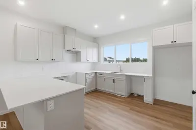 Photo 4 of 1084 MCLEOD AV