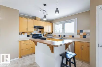 Photo 3 of 16206 79A AV NW