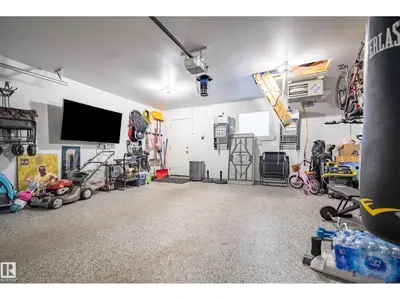 Photo 3 of 22359 93 AV NW